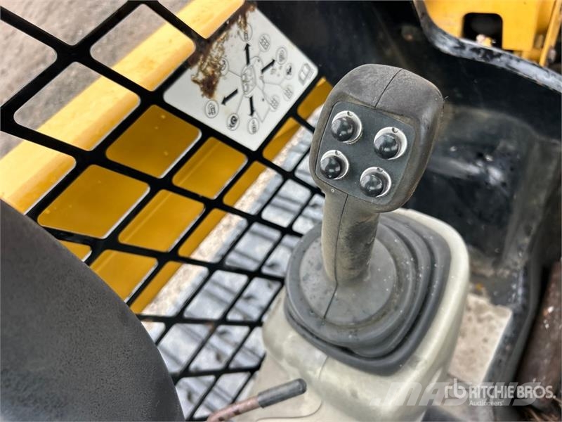 CAT 287D لوادر انزلاقية التوجيه