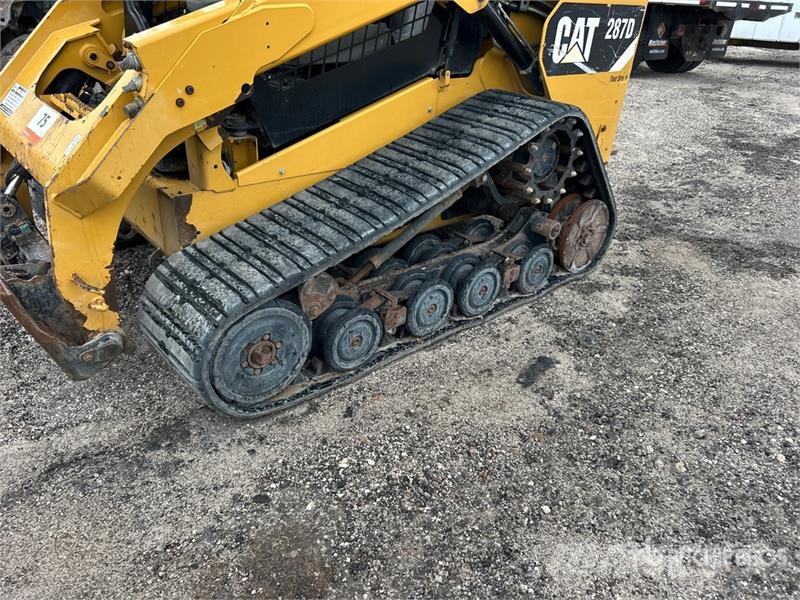 CAT 287D لوادر انزلاقية التوجيه