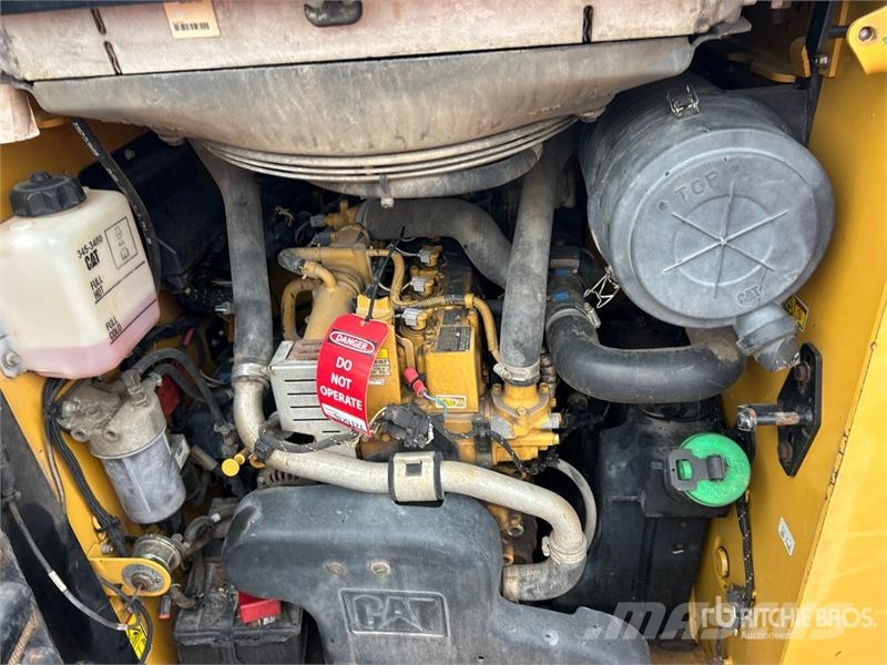 CAT 287D لوادر انزلاقية التوجيه