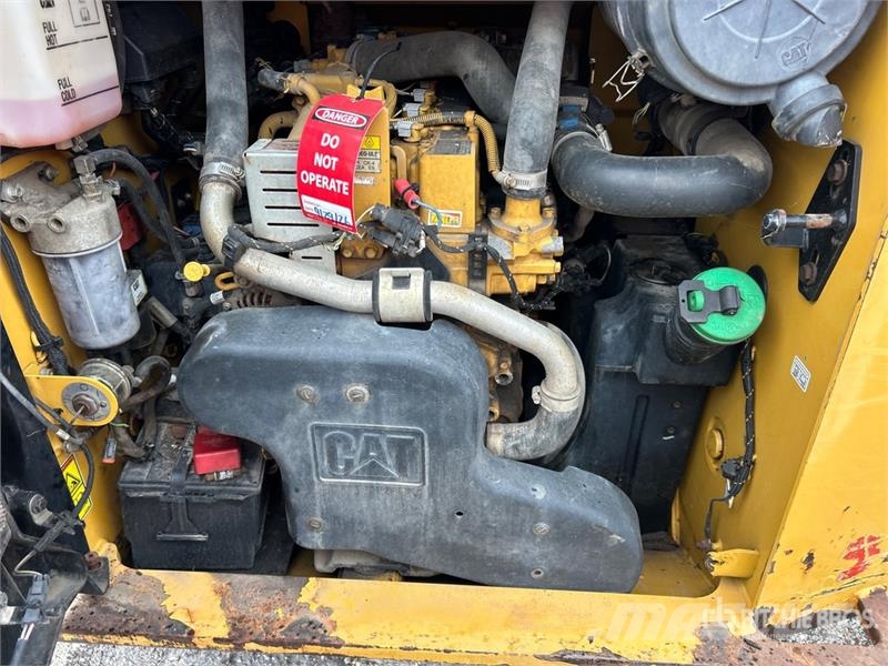 CAT 287D لوادر انزلاقية التوجيه