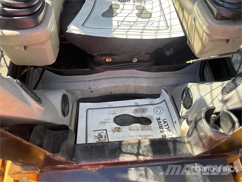 CAT 289C لوادر انزلاقية التوجيه