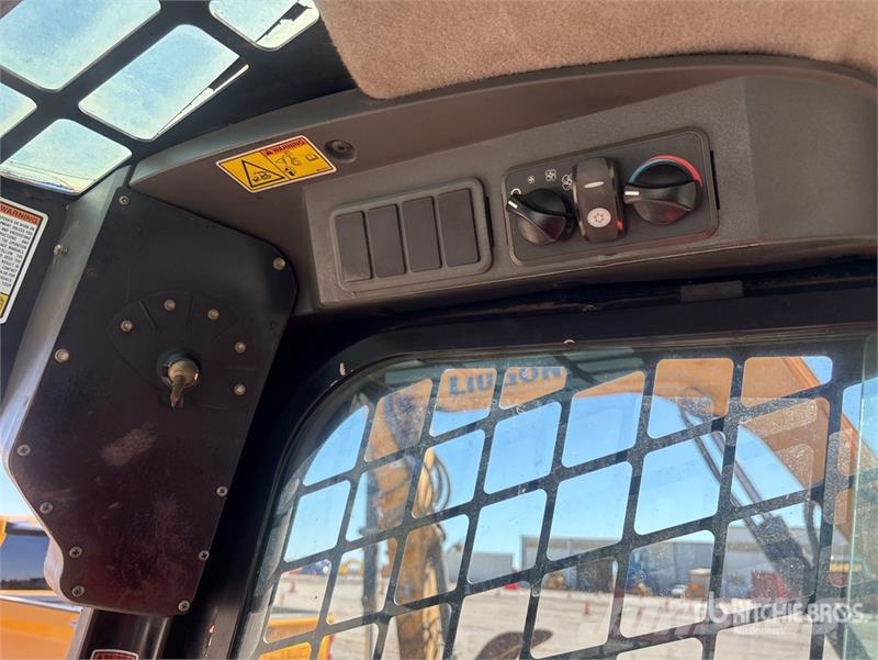 CAT 289C لوادر انزلاقية التوجيه