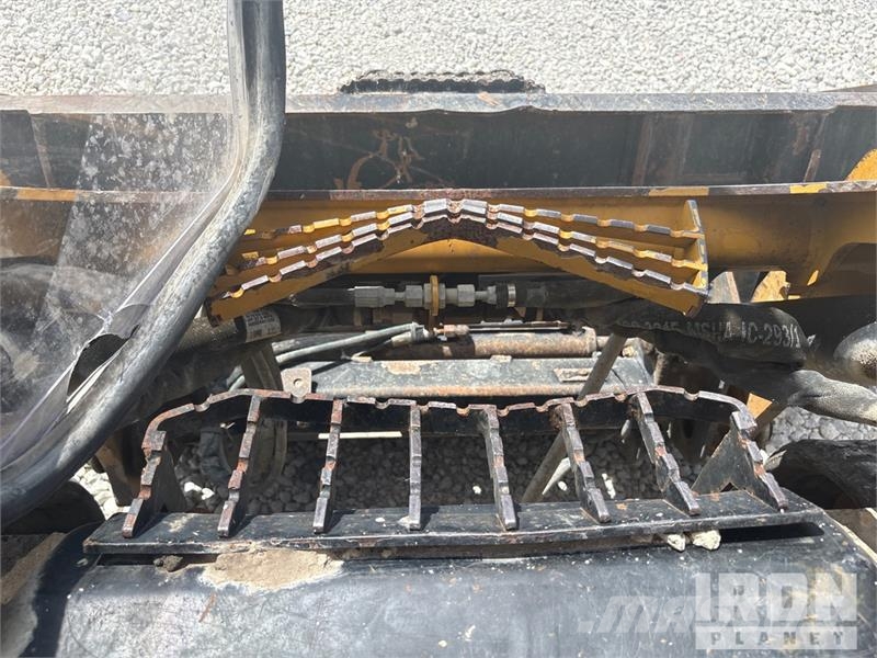 CAT 289D Krautuvai su šoniniu pasukimu