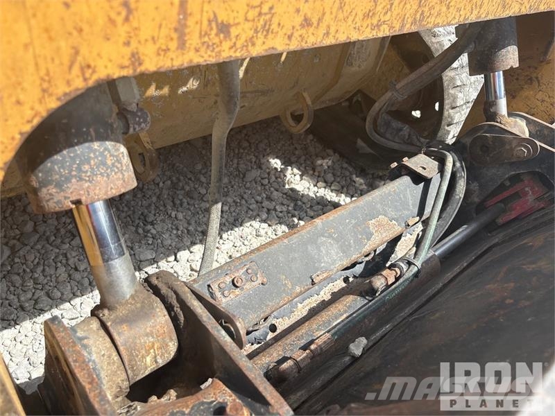 CAT 289D Krautuvai su šoniniu pasukimu
