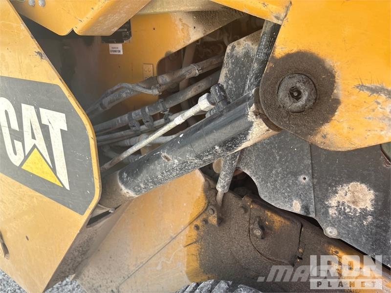 CAT 289D Krautuvai su šoniniu pasukimu