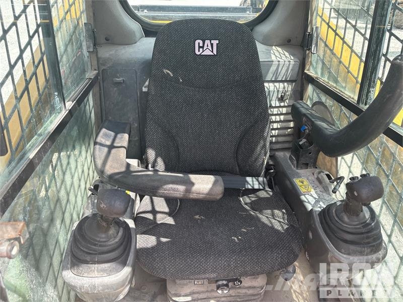 CAT 289D Krautuvai su šoniniu pasukimu
