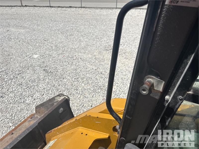 CAT 289D Krautuvai su šoniniu pasukimu
