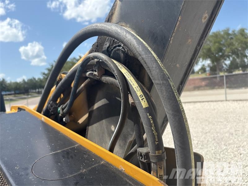 CAT 289D Krautuvai su šoniniu pasukimu