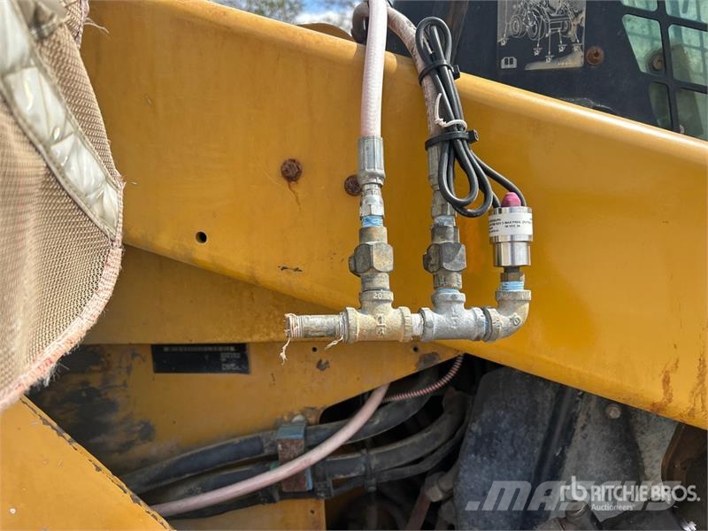 CAT 289D Smykem řízené nakladače