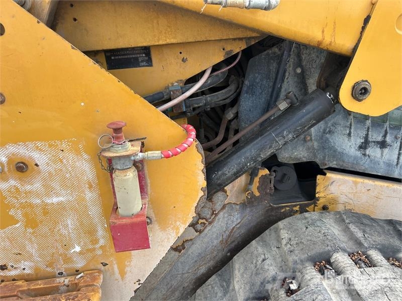 CAT 289D Smykem řízené nakladače