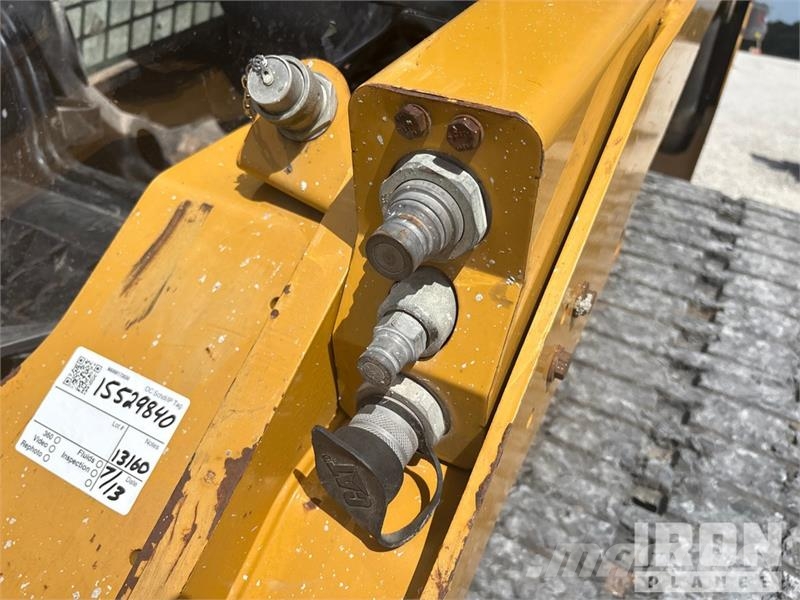 CAT 289D Krautuvai su šoniniu pasukimu