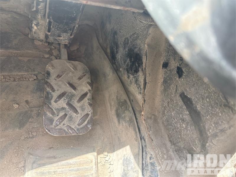 CAT 289D Krautuvai su šoniniu pasukimu