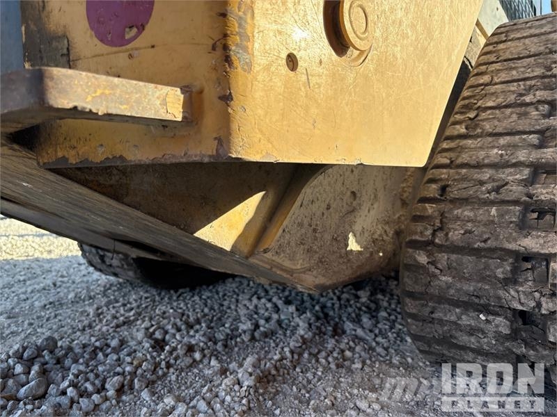 CAT 289D Krautuvai su šoniniu pasukimu