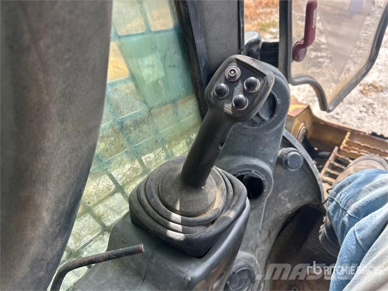 CAT 289D Smykem řízené nakladače