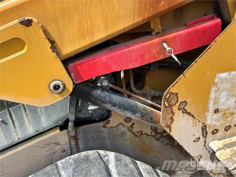 CAT 289D Smykem řízené nakladače