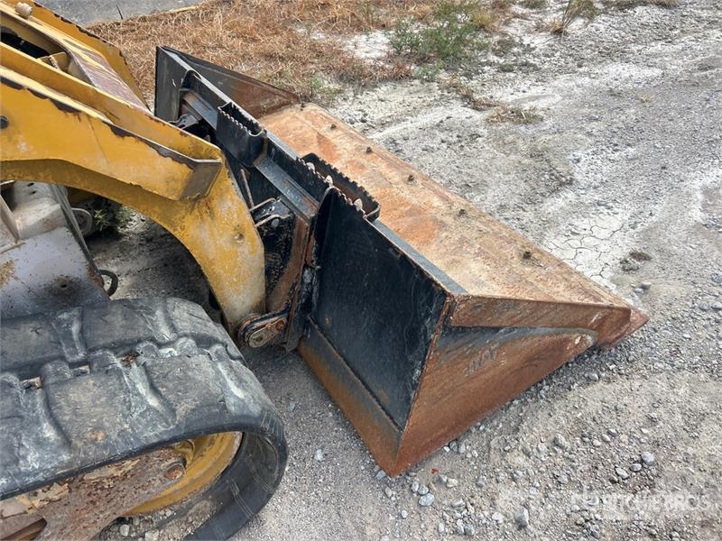 CAT 289D Smykem řízené nakladače
