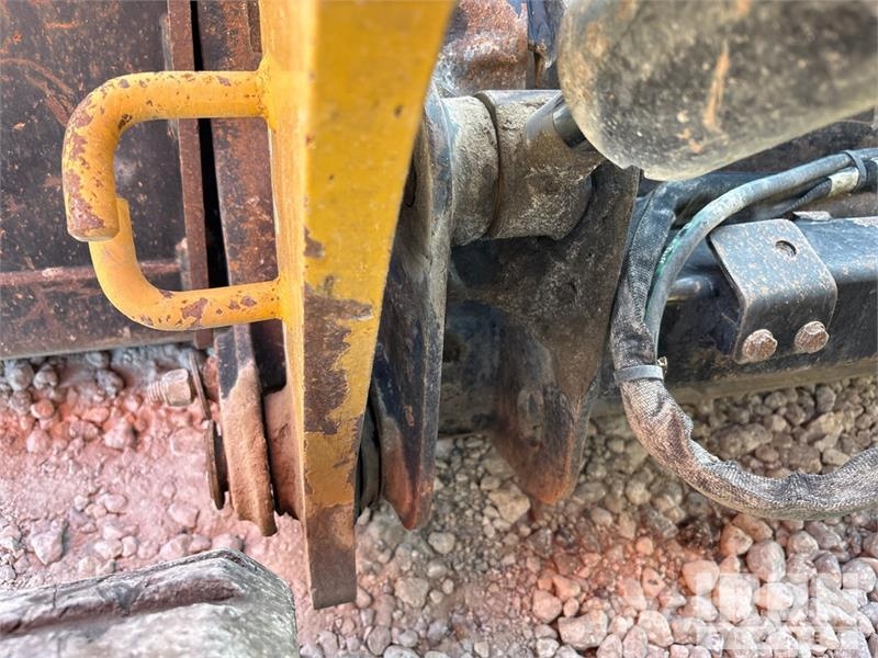 CAT 289D Krautuvai su šoniniu pasukimu