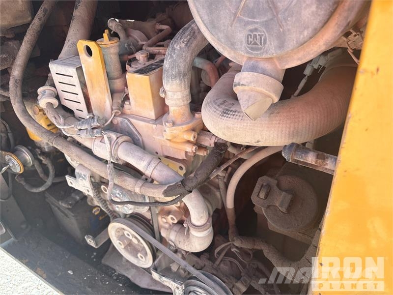 CAT 289D Krautuvai su šoniniu pasukimu