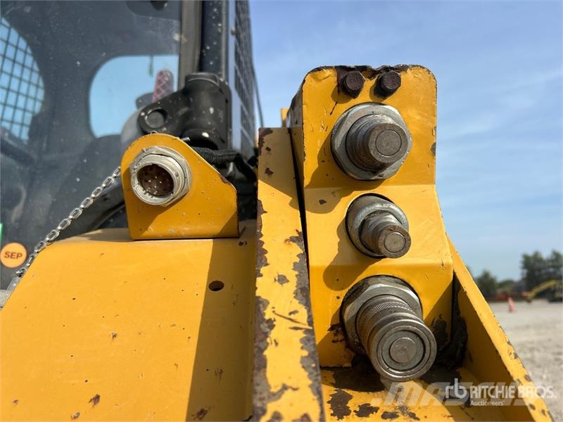 CAT 299D2 Two-Speed High Flow XPS Compact Track Loader Skid steer loaders