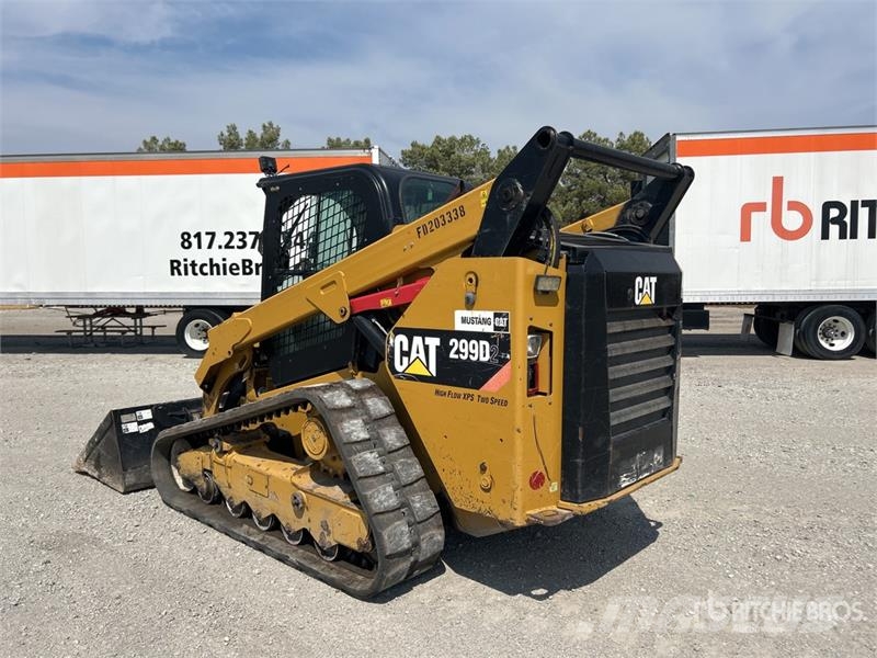 CAT 299D2 Two-Speed High Flow XPS Compact Track Loader لوادر انزلاقية التوجيه