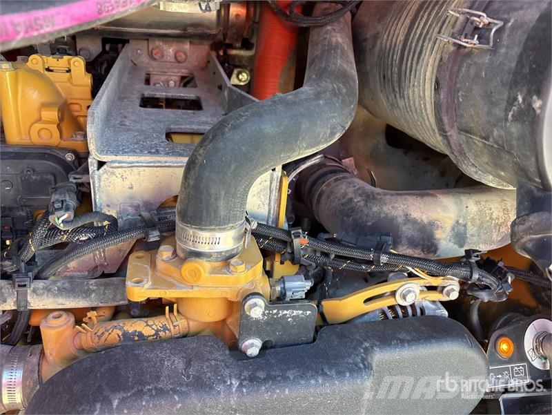 CAT 299D2XHP Two-Speed High Flow XPS Compact Track Loa لوادر انزلاقية التوجيه