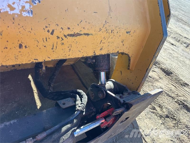 CAT 299D2XHP Two-Speed High Flow XPS Compact Track Loa لوادر انزلاقية التوجيه