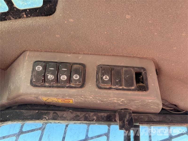 CAT 299D2XHP Two-Speed High Flow XPS Compact Track Loa لوادر انزلاقية التوجيه