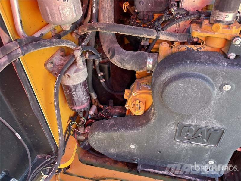CAT 299D2XHP Two-Speed High Flow XPS Compact Track Loa لوادر انزلاقية التوجيه