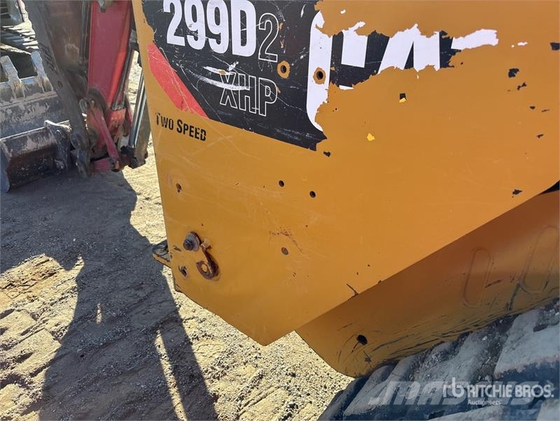CAT 299D2XHP Two-Speed High Flow XPS Compact Track Loa لوادر انزلاقية التوجيه