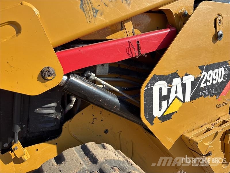CAT 299D2XHP Two-Speed High Flow XPS Compact Track Loa لوادر انزلاقية التوجيه