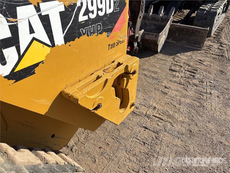 CAT 299D2XHP Two-Speed High Flow XPS Compact Track Loa لوادر انزلاقية التوجيه