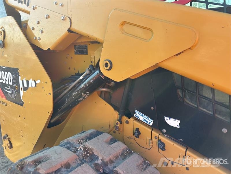 CAT 299D2XHP Two-Speed High Flow XPS Compact Track Loa لوادر انزلاقية التوجيه