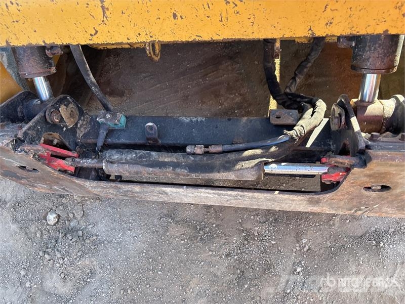 CAT 299D2XHP Two-Speed High Flow XPS Compact Track Loa لوادر انزلاقية التوجيه
