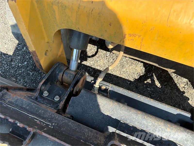 CAT 299D3 XE Two-Speed Compact Track Loader Skid steer loaders