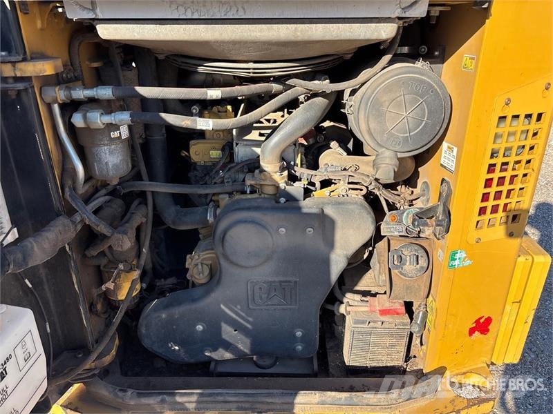 CAT 299D3 XE Two-Speed High Flow Compact Track Loader لوادر انزلاقية التوجيه