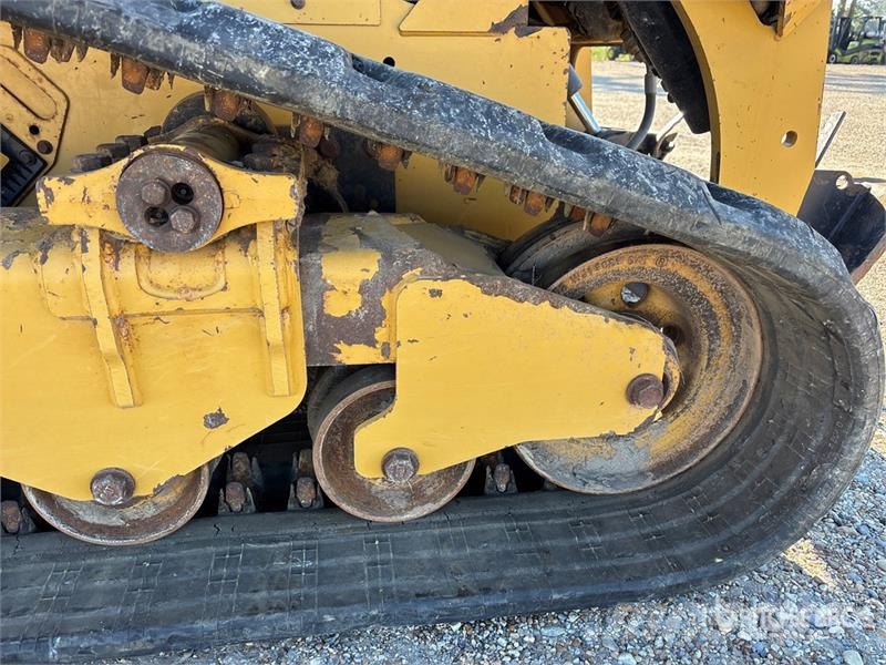 CAT 299D3 XE Two-Speed High Flow Compact Track Loader لوادر انزلاقية التوجيه