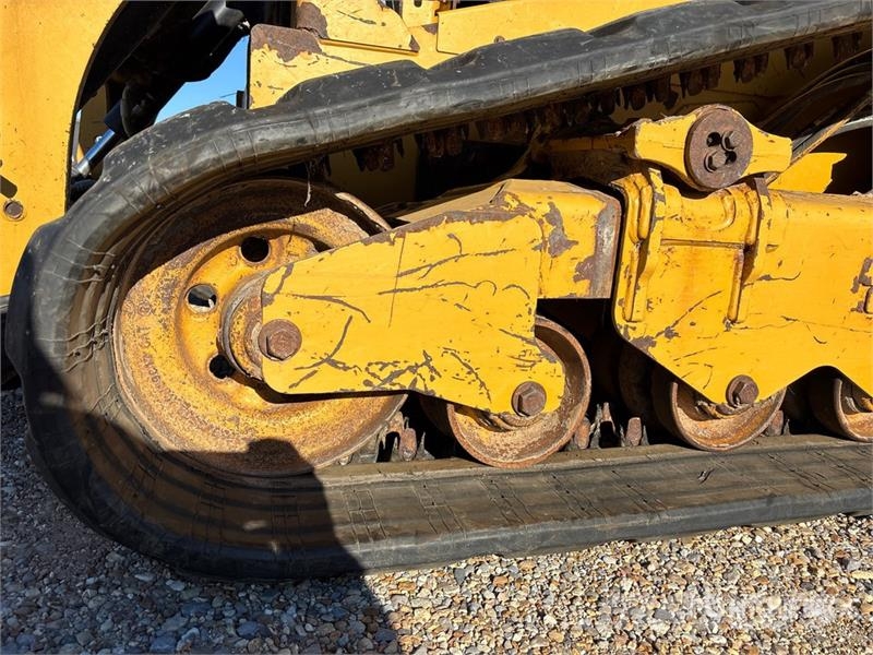 CAT 299D3 XE Two-Speed High Flow Compact Track Loader لوادر انزلاقية التوجيه