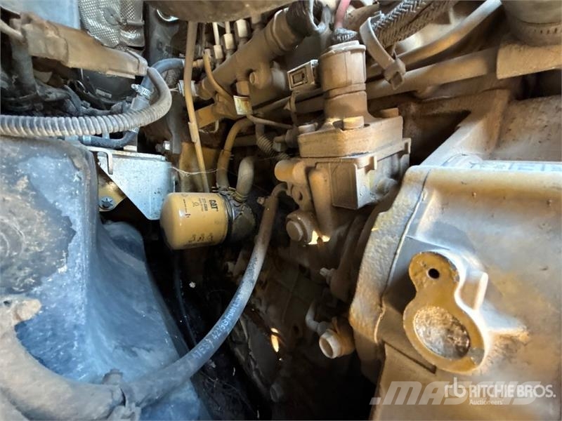 CAT 299D3 XE Two-Speed High Flow Compact Track Loader لوادر انزلاقية التوجيه