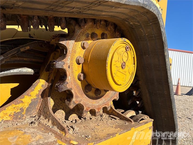CAT 299D3 XE Two-Speed High Flow Compact Track Loader لوادر انزلاقية التوجيه