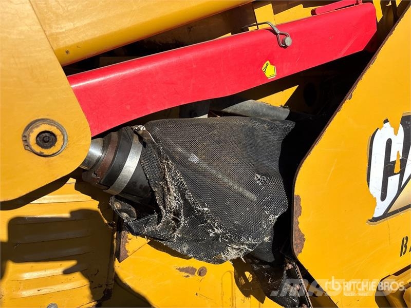 CAT 299D3 XE Two-Speed High Flow Compact Track Loader لوادر انزلاقية التوجيه