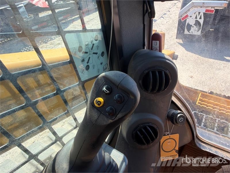 CAT 299D3 XE Two-Speed Compact Track Loader Skid steer loaders