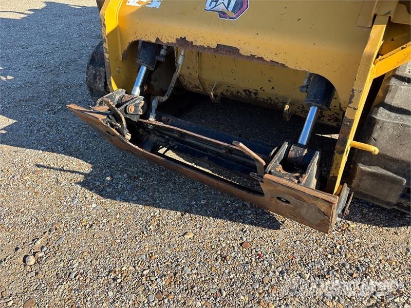 CAT 299D3 XE Two-Speed High Flow Compact Track Loader لوادر انزلاقية التوجيه