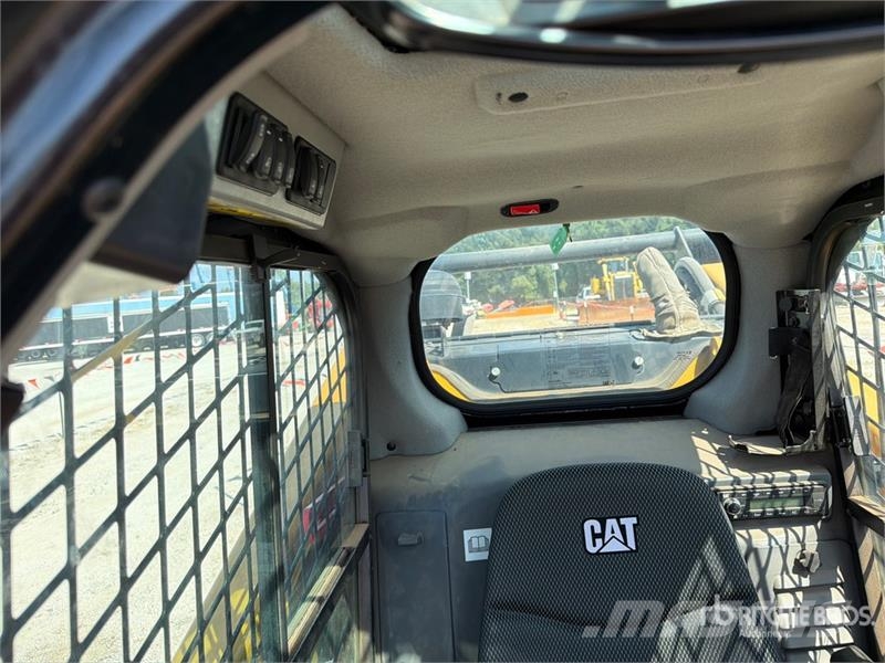 CAT 299D3 XE Two-Speed Compact Track Loader Skid steer loaders