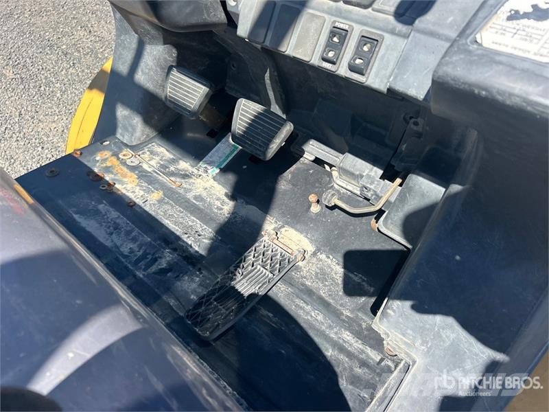 CAT 2P6000-LE 5500 lb Pneumatic Tire Forklift 그 외 지게차