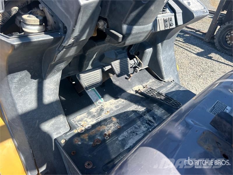 CAT 2P6000-LE 5500 lb Pneumatic Tire Forklift 그 외 지게차