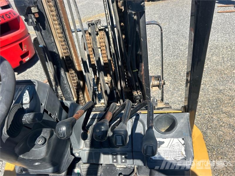 CAT 2P6000-LE 5500 lb Pneumatic Tire Forklift 그 외 지게차
