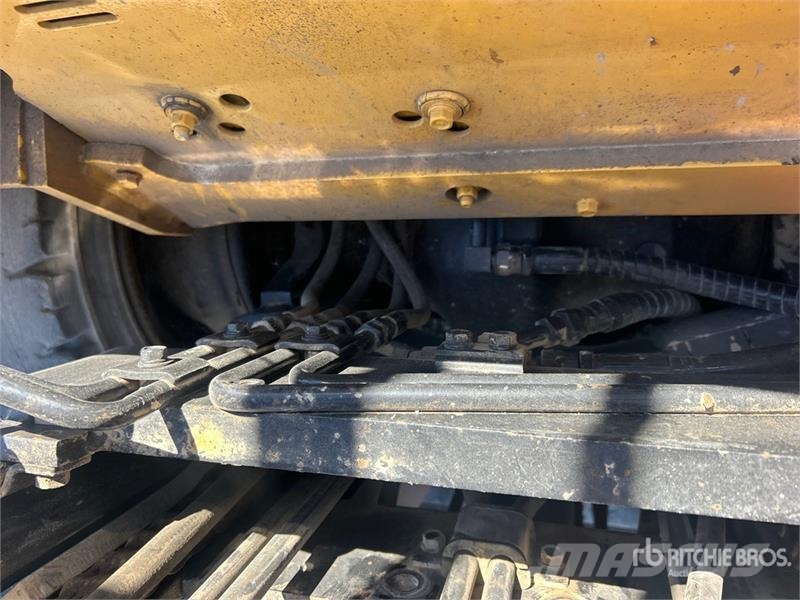 CAT 2P6000-LE 5500 lb Pneumatic Tire Forklift 그 외 지게차