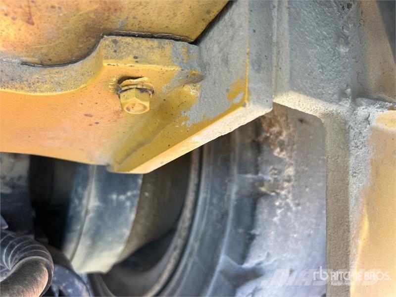 CAT 2P6000-LE 5500 lb Pneumatic Tire Forklift 그 외 지게차