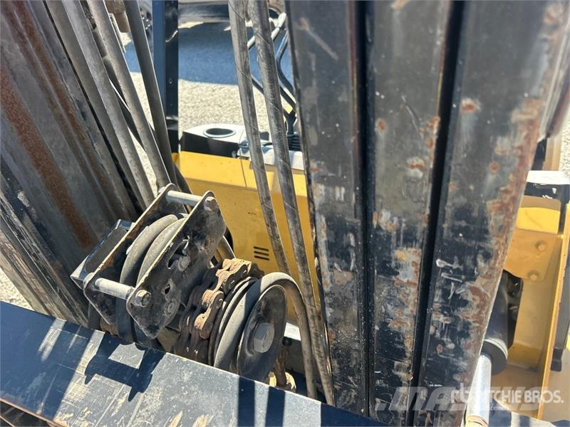 CAT 2P6000-LE 5500 lb Pneumatic Tire Forklift 그 외 지게차