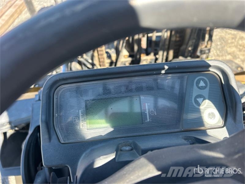 CAT 2P6000-LE 5500 lb Pneumatic Tire Forklift 그 외 지게차